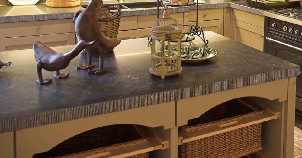 Handgefrijnde randafwerking