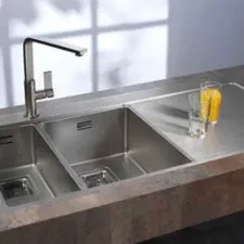 Geïntegreerde spoelbak